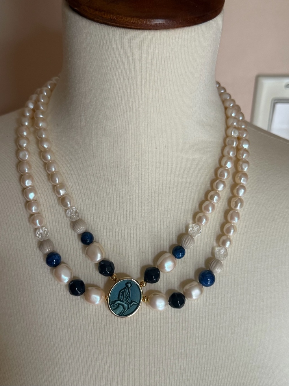 Liz Claiborne Baroque Faux Pearl Bead Two Strand Cameo Pendant Necklace 18”